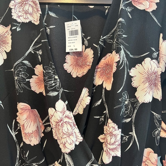 Black and pink floral blouse flared sleeve - Picture 2 of 4